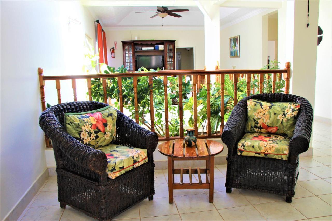 Mais Oui Villa Discovery Bay Exterior foto